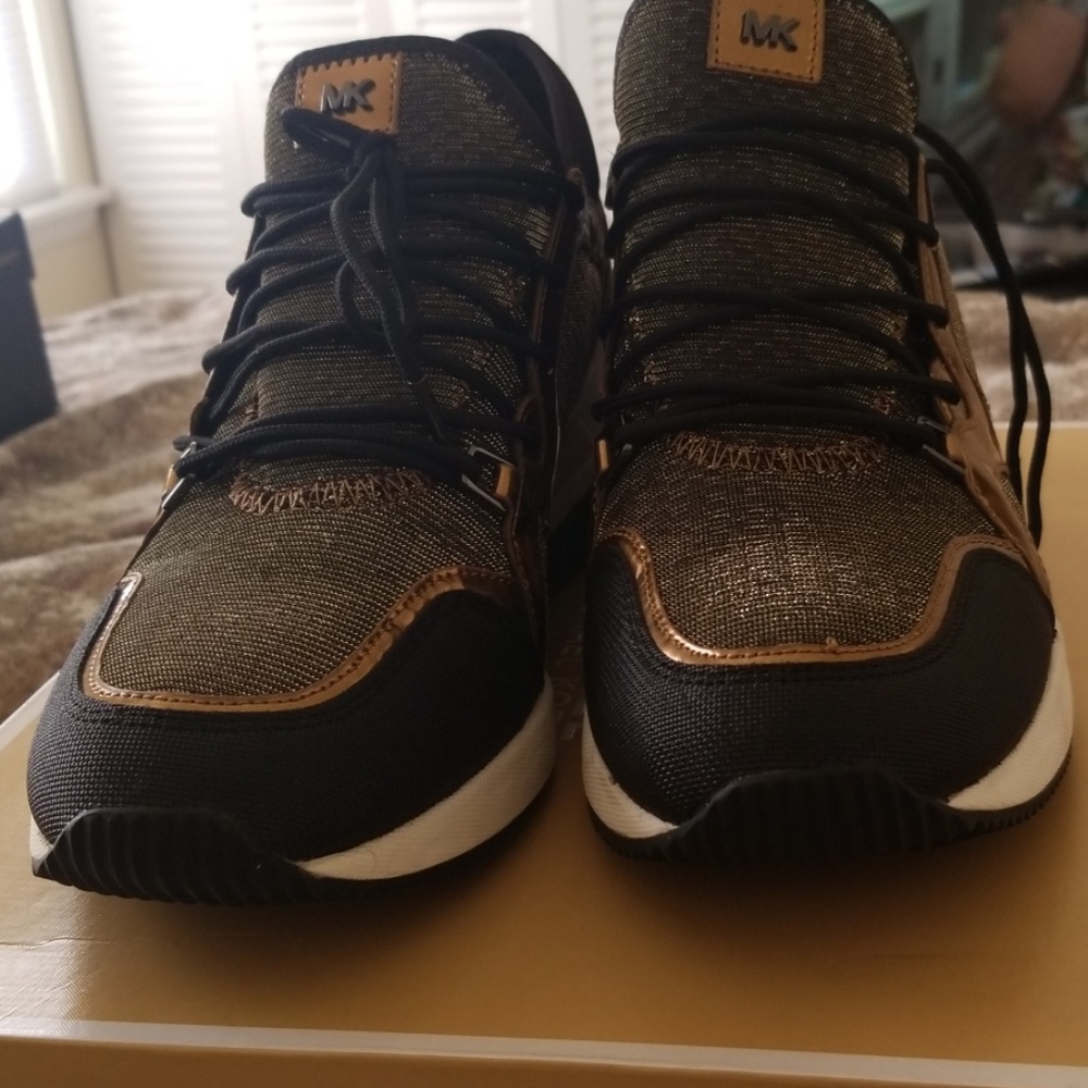 100